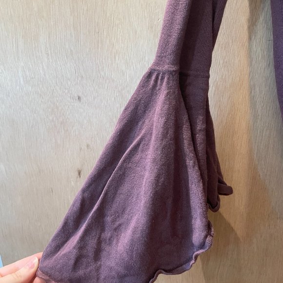 SALE 3️⃣ for $8! XS 70s Style Bell-Sleeves Sweater //  Express - Picture 8 of 11